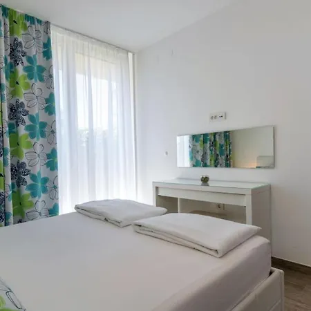 Villa Beautiful Viviana With Pool In