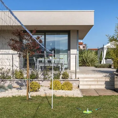 Beautiful Viviana With Pool In * Fažana