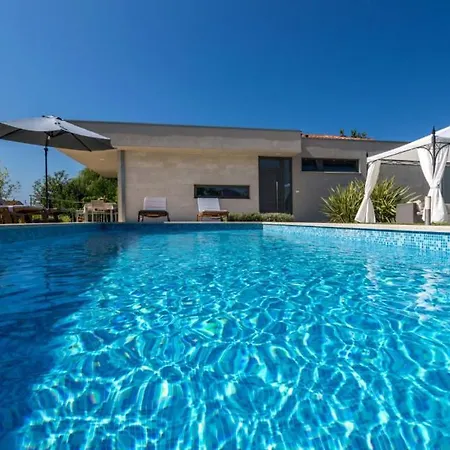 Beautiful Viviana With Pool In * Fažana